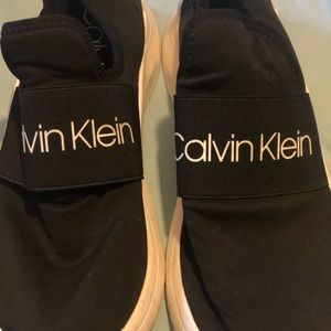 Calvin Klein  👟